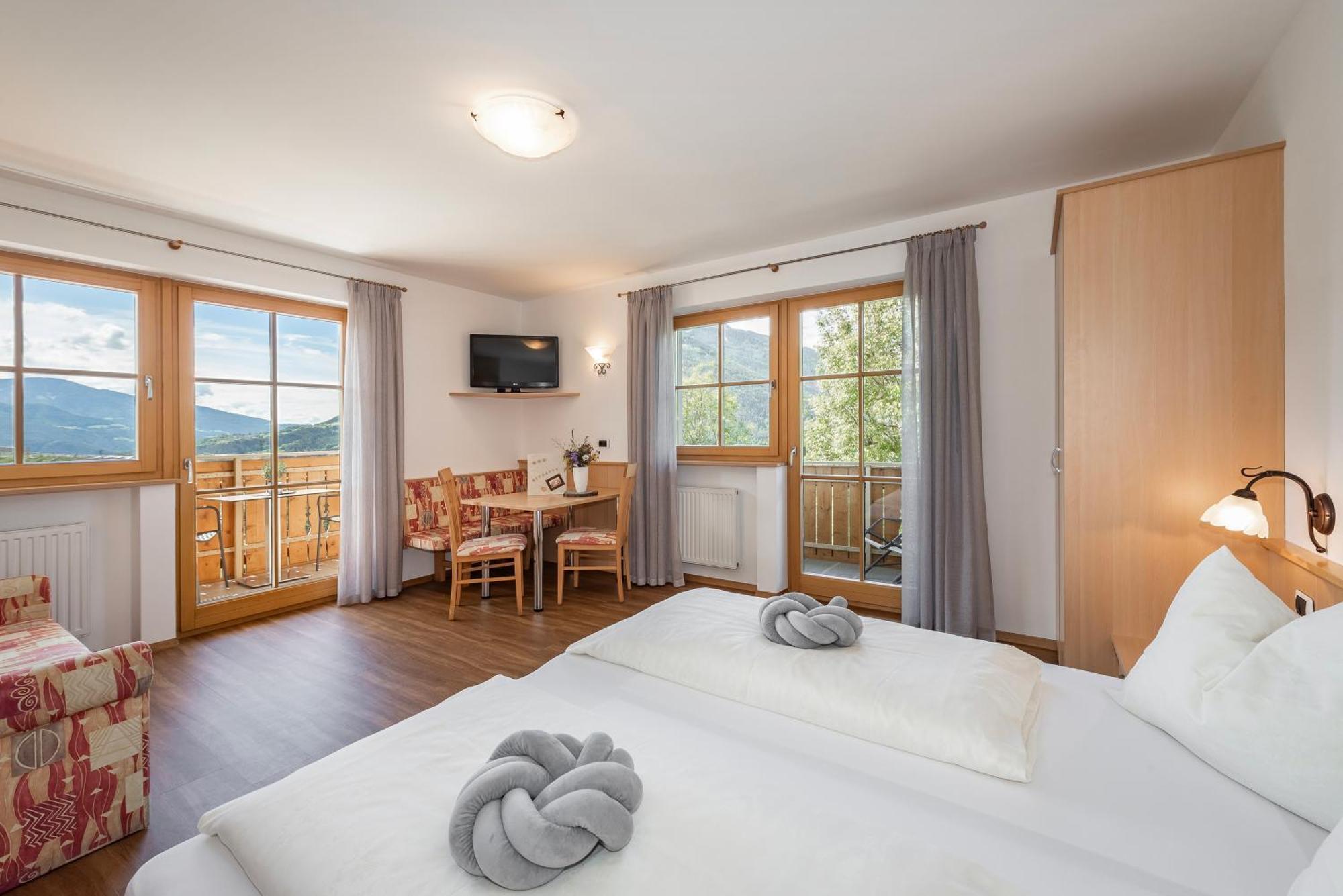 Trinnerhof- Hof Chalets Und Obsthof Mit Zimmer Natz-Schabs Bagian luar foto